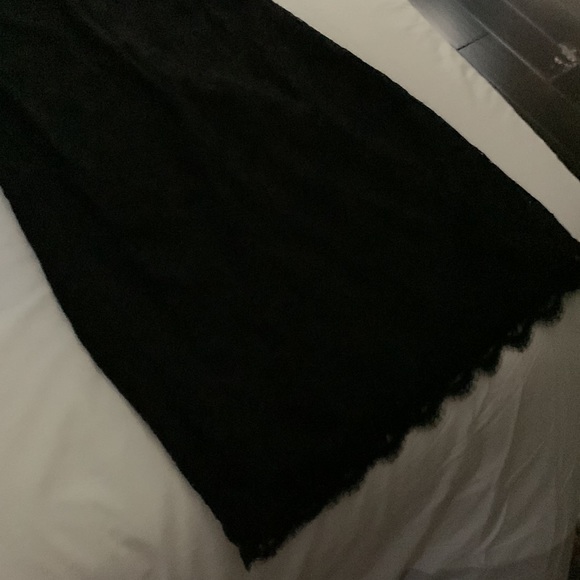 Black lace dress with back zipper also lined - Picture 2 of 4